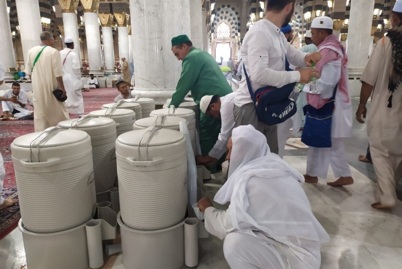 Doa Minum Air Zam Zam, Sejarah, dan Manfaatnya